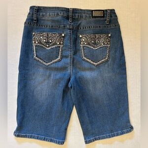 Earl Denim Bermuda shorts embellished w/rhinestones & threading Sz-6 H4